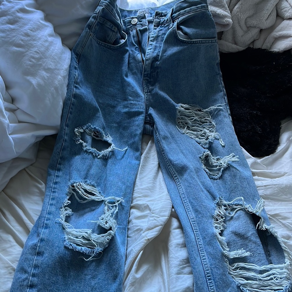 American eagle ripped jeans